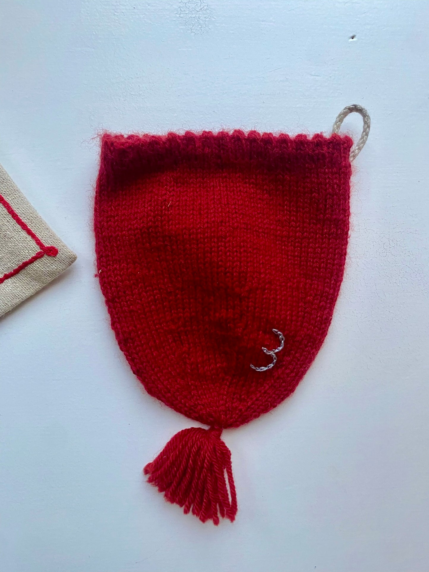 Adventskalender - håndsyet, broderet og strikket med fine detaljer