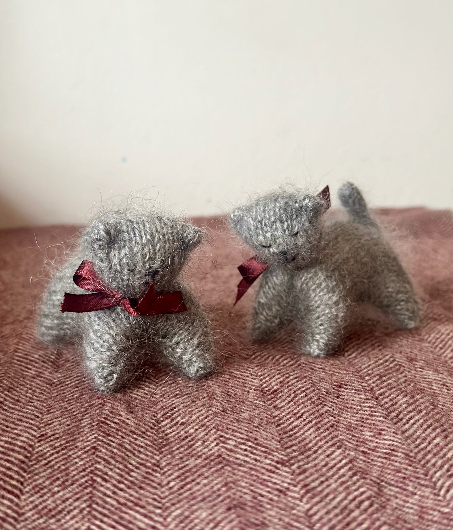 Håndstrikket kat i mohair