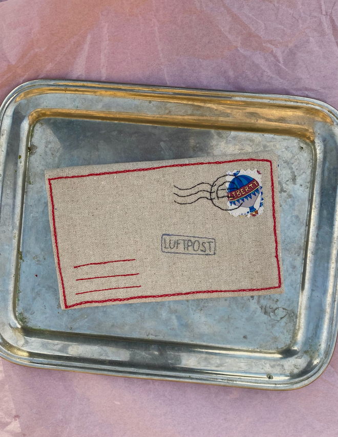 Syet brev med broderede detaljer