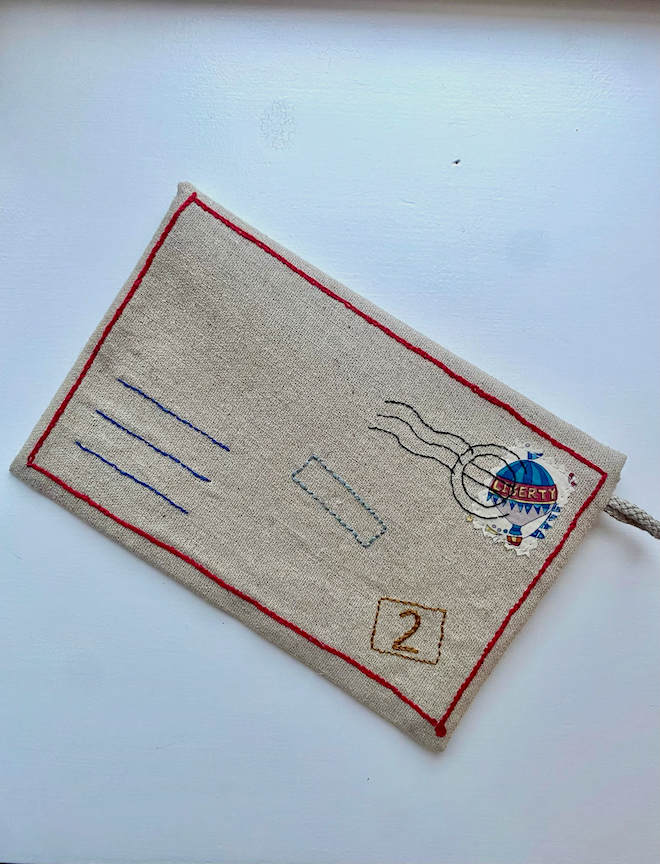 Adventskalender - håndsyet, broderet og strikket med fine detaljer